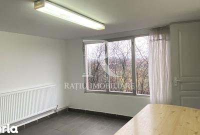 Casă cu 6 camere cu Teren 2582 Mp în Episcopia Bihorului - 17