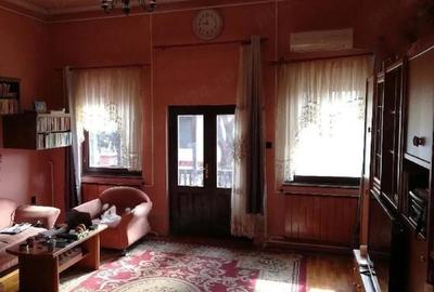 Casă cu Teren 630 Mp în Central - 1