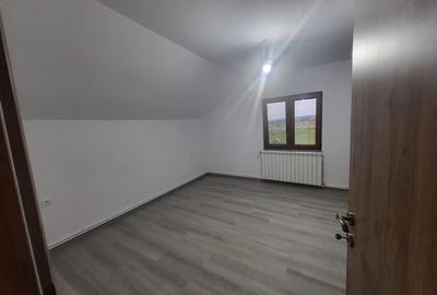 Casă individuală cu 3 camere cu Canalizare în Exterior Est - 3