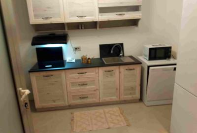 Garsonieră decomandată, mobilată în Victoriei