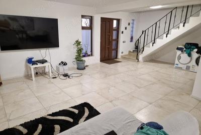 Casă cu 6 camere cu Teren 530 Mp în Pielești - 2