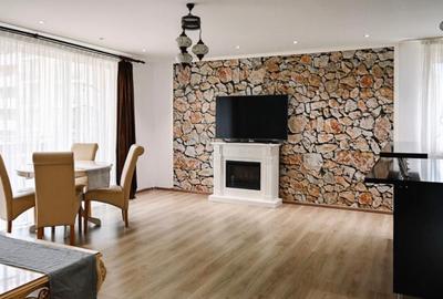 Apartament cu 3 camere decomandat, mobilat în Tractorul