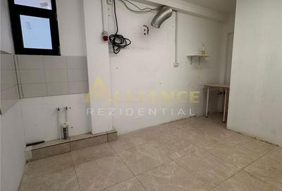 Spațiu comercial, de 60 mp, în Central - 7