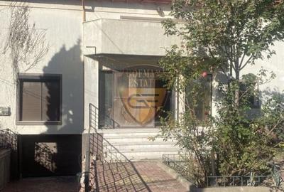 Vila central Eforie Nord , 12 dormitoare, 12 bai, living, bucatarie - 3