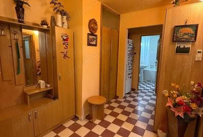 Apartament cu 2 camere decomandat în Girocului