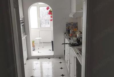 Apartament cu 3 camere decomandat în Central - 2