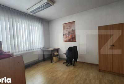 Spațiu comercial, de 1,500 mp, în Central - 9