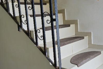 Casă cu 10 camere cu Teren 300 Mp în Nord - 1