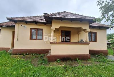 Casă individuală cu 4 camere cu Teren 1572 Mp în Dărmănești - 1