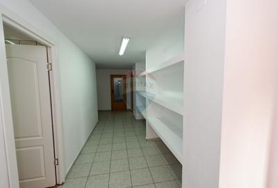 Vila de inchiriat, nemobilata, multifunctionala,  Aparatorii Patriei - 24