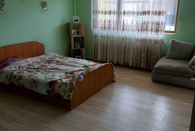 Casă individuală cu 7 camere cu Canalizare în Fundeni - 24