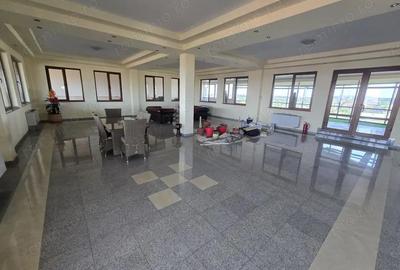 Spațiu comercial, de 380 mp, în Central - 2