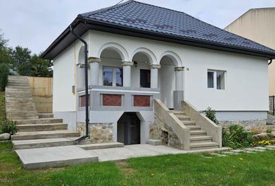 Casă cu 2 camere cu Teren 250 Mp în Central - 2