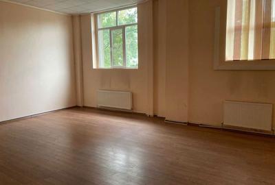 Spațiu comercial, de 222 mp, în Central - 8