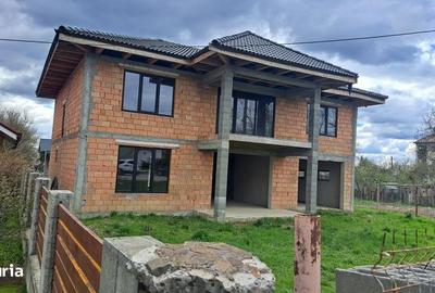 Casă cu 4 camere cu Teren 300 Mp în Acățari - 2