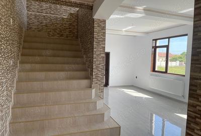 Casă cu 6 camere cu Teren 1000 Mp în Central - 2