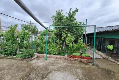 Casă cu 5 camere cu Canalizare în Bârlad - 1