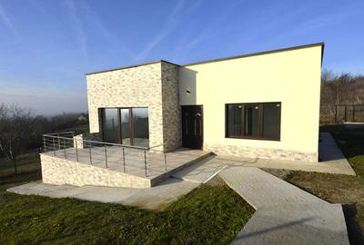 Casă cu 4 camere cu Teren 1150 Mp în Boldești - 1