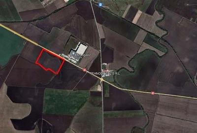 Teren Construcții intravilan de 144250 mp, în Torontalului