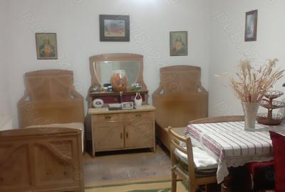 Casă cu 6 camere cu Teren 3100 Mp în Pișchia - 2