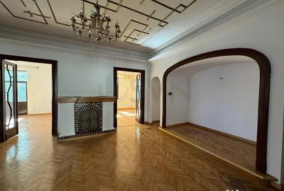 Apartament cu 7 camere decomandat în Capitale - 8