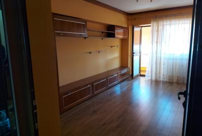 De vânzare – Apartament 3 camere, decomandat, 72 mp, Micro 20, - 2