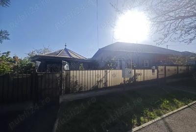 Casă cu 6 camere în Huși - 2