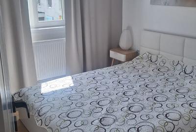 Apartament cu 2 camere semidecomandat, mobilat în Tractorul - 6