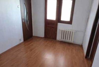 Apartament cu 3 camere semidecomandat în Micro 14 - 2