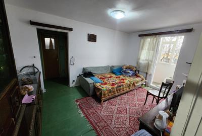 Apartament cu 3 camere semidecomandat în Brâncoveanu