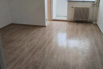 Garsonieră semidecomandată în Titan