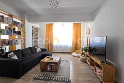Apartament de 3 camere, 2 dormitoare, 2 bai, logie, mobilat si utilat.