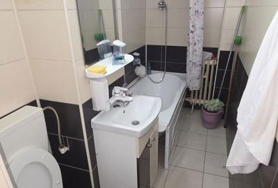 Apartament cu 2 camere semidecomandat în Km 4 - 4