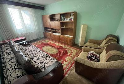 Apartament cu 3 camere semidecomandat în Periferie - 1
