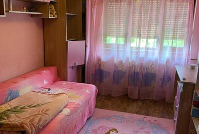 Apartament cu 3 camere decomandat în Km 4 - 14