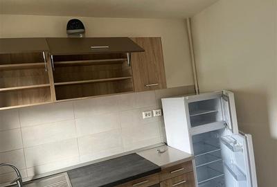 Apartament cu 2 camere semidecomandat în Micro I - 7