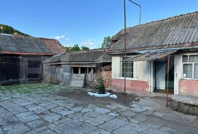 Casă cu 2 camere cu Teren 1400 Mp în Lechința