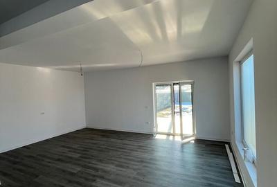Duplex cu 4 camere cu Canalizare în Utvin - 1