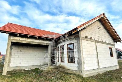 Casa, la rosu, de vanzare, in Cartierul Nou din Curtici, ... - 2