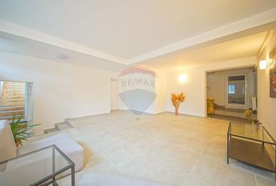 Casă cu 10 camere cu Teren 411 Mp în Schei - 37