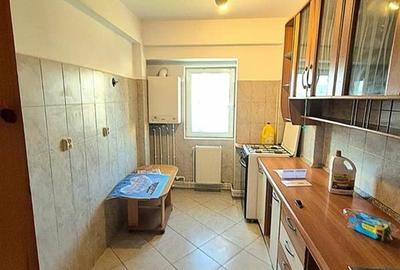 Apartament cu 3 camere decomandat, mobilat în Dacia