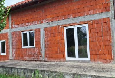 Casă cu 3 camere în Exterior Vest - 1