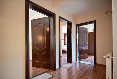 Casă cu 5 camere cu Teren 1700 Mp în Timișu de Sus