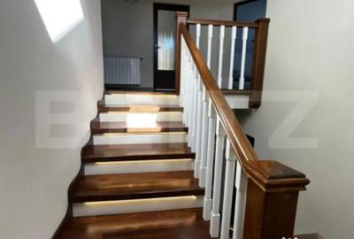 Casă cu 7 camere cu Teren 500 Mp în Central