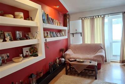 Apartament cu 3 camere decomandat, mobilat în Central