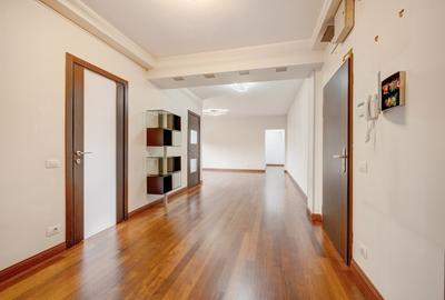 Apartament cu 6 camere decomandat în Sisești - 9