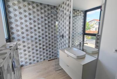 Duplex cu 5 camere cu Canalizare în Central - 1