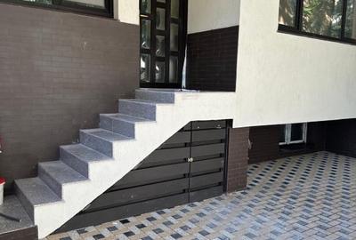 Apartament 4 Camere Pe 3 Niveluri + Curte Proprie 40 mp2 , Metrou Crangasi