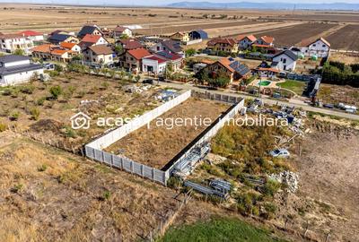 Teren Construcții intravilan de 733 mp, în Livada - 7