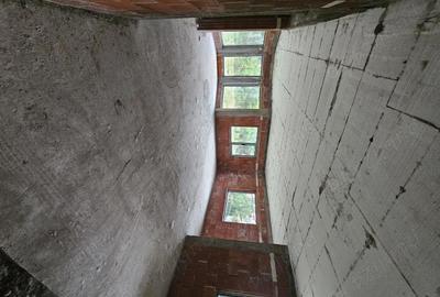 Casă cu 5 camere cu Teren 1067 Mp în Central - 8